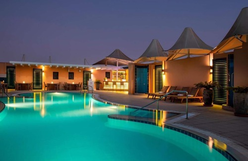 Al Mankhool Apartment | Classic King Room Near Sharaf DG Metro