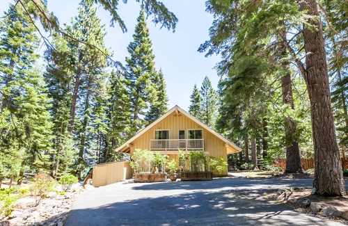 El Dorado County House | Classic Lakeside Cabin w/ Private Beach & Dock