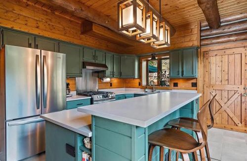 Lyons House | Classic Log Cabin near Rocky Mountain National Park and near Skiing