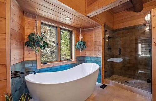 Lyons House | Classic Log Cabin near Rocky Mountain National Park and near Skiing