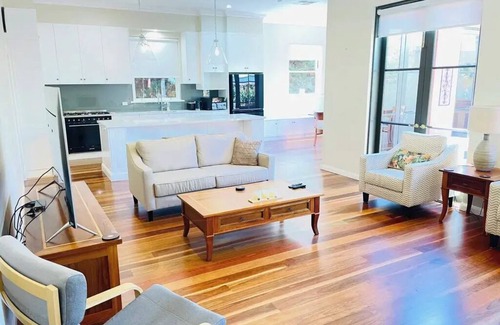 Wagga Wagga House | Classic Meets Modern in Central Wagga!