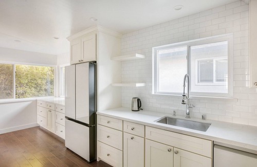 Downtown Apartment | Classic Menlo Park 2BR w/A/C & W/D, close to Tech HQs, by Blueground