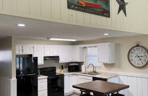 Caton Apartment | Classic modern rustic getaway in the mountains!