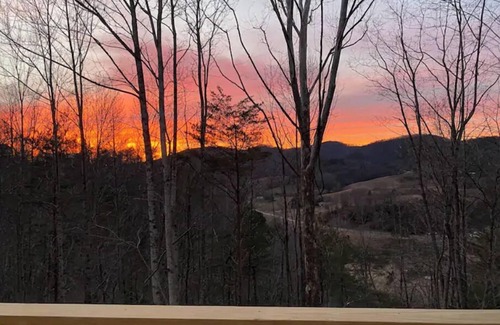 Caton Apartment | Classic modern rustic getaway in the mountains!