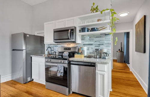 Lower Garden District House | Classic NOLA Stay w/Backyard