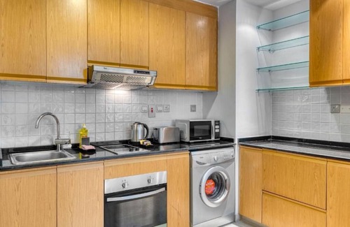 Barsha Heights Hotel | Classic one Bedroom Near Carrefour Tecom By Luxury Bookings