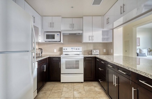 Evergreen Park Apartment | Classic Palo Alto 2BR w/W/D & Pool, walk to Pinterest, by Blueground