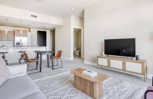 The Villas Apartment | Classic Santana Row 1BR w/Gym & Lounge, highway access, by Blueground