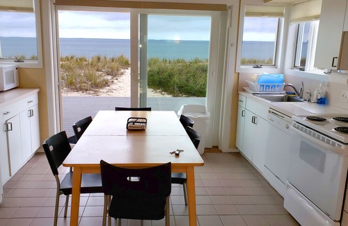 Tuckahoe House | Classic Southampton Peconic Bay Waterfront Bungalow Child Safe Gated Community