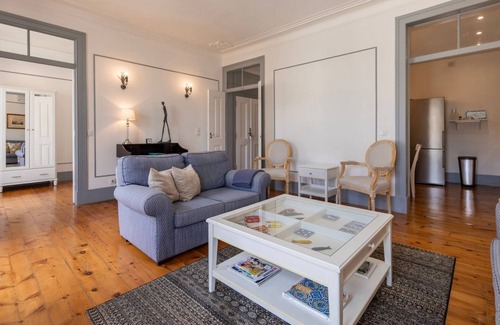 Martires Apartment | Classic & Super Central Apartment by LovelyStay