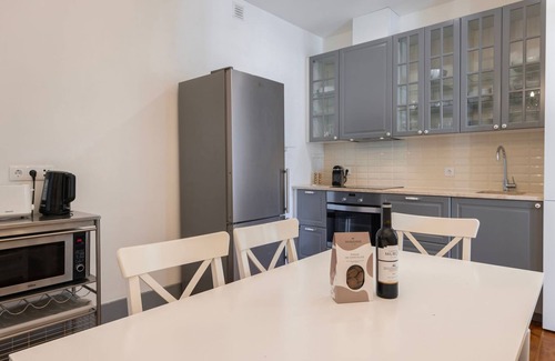 Martires Apartment | Classic & Super Central Apartment by LovelyStay