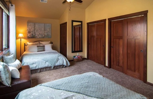 Crandon Condo | Classic waterfront property on Lake Metonga