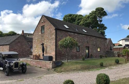 Cauldon Low House | Classy 2 Bed Peak District Cottage Barn - Alton Towers, Christmas Markets, Polar Bears, Chatsworth