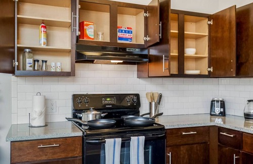 Downtown Kansas City Apartment | Classy 2BR Near Arrowhd & TMobile Parking, Rooftop