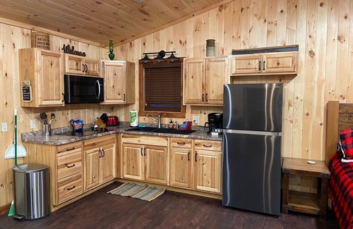 Bristol Cabin | Claude's Cabin Riverfront on the South Holston River