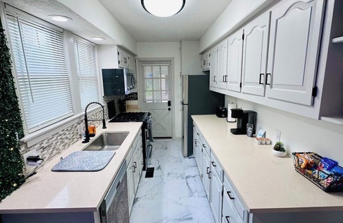 Independence House | Clay Roof Inn *Freshly Renovated*