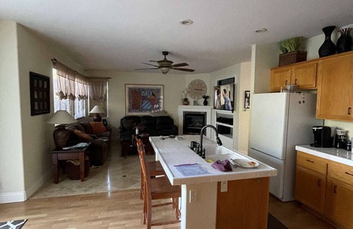 Corona House | Clean 3-bedroom house with AC and WiFi in peaceful Corona.