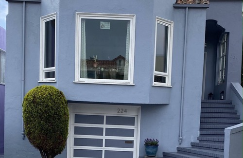 St. Mary's Apartment | Clean and Cozy 1 bedroom apartment conveniently located in Sunny Bernal Heights.
