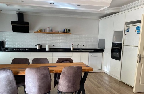 Mahmutlar Apartment | Clean and spacious holiday home - 5 min from the beach!