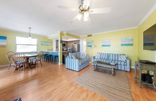 Indian Rocks Beach Villa | Clean, Bright New Beach Villa