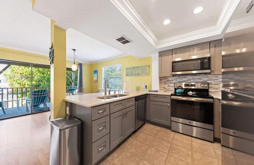 Indian Rocks Beach Villa | Clean, Bright New Beach Villa