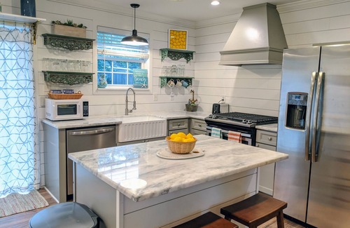 Savannah House | Clean Coastal Ranch Home Located Between the Beach and the City!