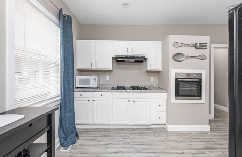 Indianapolis House | Clean & Comfy - Family friendly - 5 min to downtown