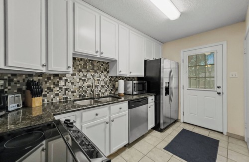 Euless House | Clean & Cozy 2BD/2BA Plus Office - Great Location!