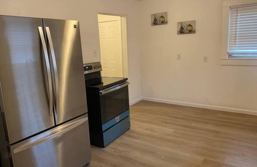 South Overton House | Clean & Cozy 3 BR/1 BA Walkable to Texas Tech