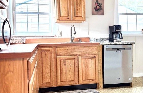 Ypsilanti House | Clean, Cozy & Central - EMU + 10 mins to Ann Arbor
