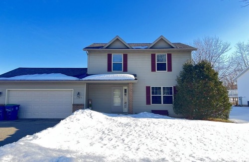 Wausau House | "Clean & Cozy Home"- 7 min from Granite Peak Ski Area, Rib Mountain!