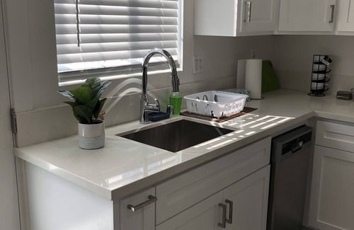 Reseda House | Clean Fully-Equipped Detached Guest House