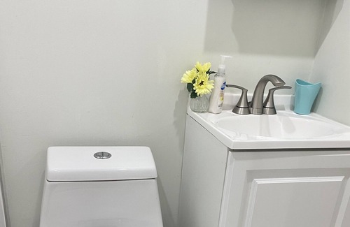 Tamiami Bed & Breakfast | Clean Miami Guest Suite