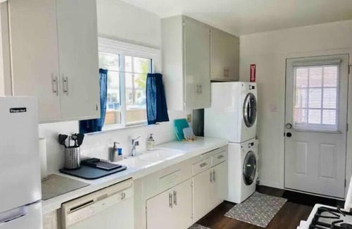 Los Altos House | Clean modern 💎 w Backyard ⭐️AC+Parking+W&D⭐️Central location