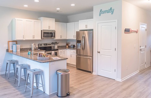 Hampstead House | Clean New Townhome: Comfort and Convenience Await!