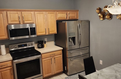 Northside House | Clean, nice and neat townhome near Airport and River City shopping center.