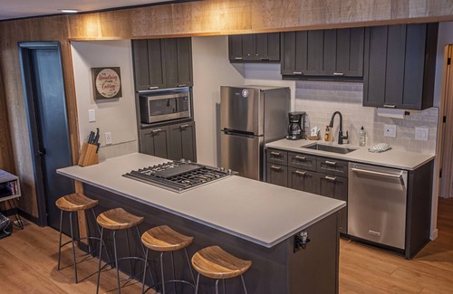 Overlook Park House | Clean, Open Sunriver Home has Fantastic Updates, Gourmet Kitchen and King Suite