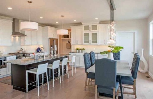 Traverse City House | Clean, Spacious 5BR 3.5 bath home conveniently located in charming Traverse City