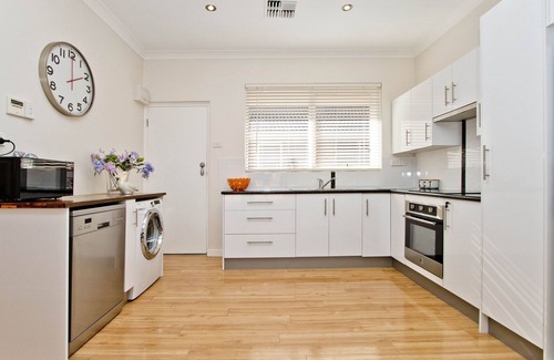 Glenelg Apartment | Clean spacious unit