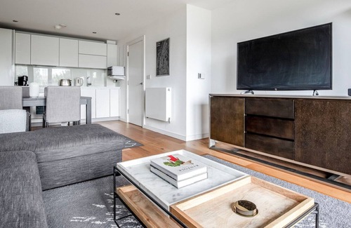 Vassall Apartment | Clean Stockwell 1BR w/ Balcony, nr Park & Oval Station, by Blueground
