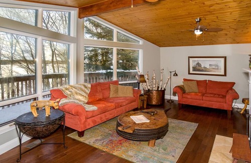 Douro-Dummer Cottage | CLEAR LAKE - 4 bdrm family retreat! Easy access, deep water, and much more!