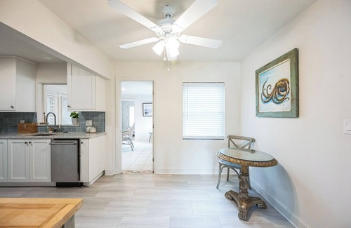 Bay Esplanade House | Clearwater Beach Oasis 2 Blocks to White Sand Beach