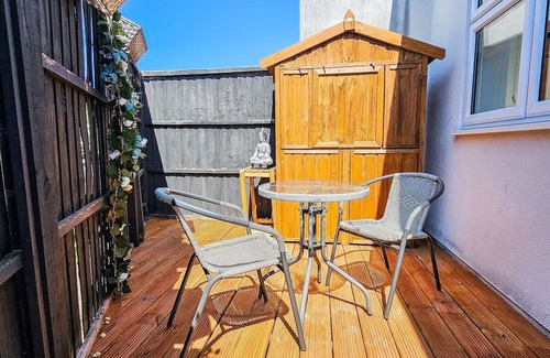 London Borough of Bromley House | Cleave House -3bed/2bath with Garden Stunning Holiday/Contractor Accommodation