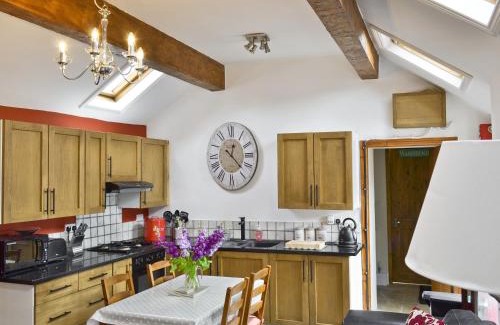 Matlock House | Clematis Cottage