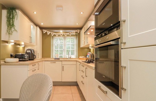 Sandsend Cottage | CLEMATIS COTTAGE, pet friendly, character holiday cottage in Whitby