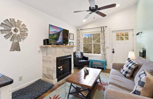 Blowing Rock House | Clementine Cottage at Doe Creek