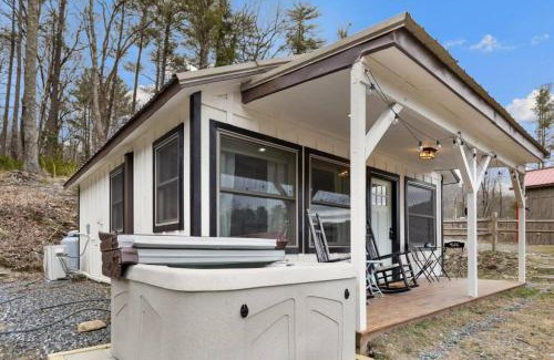 Blowing Rock House | Clementine Cottage at Doe Creek