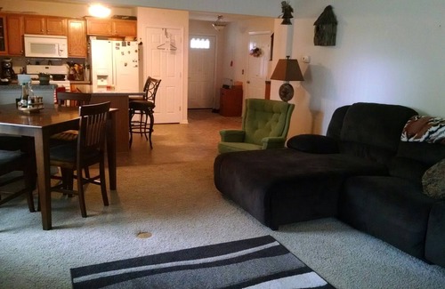 Brook Park House | Cleveland AirportnBundle yourselves together