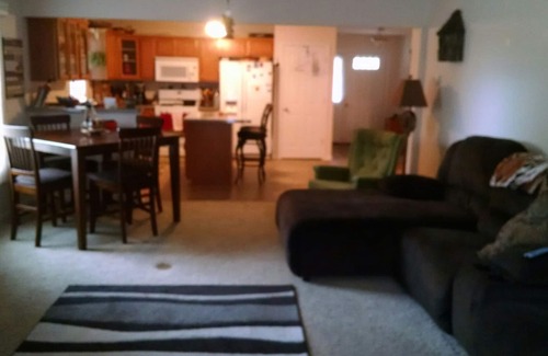 Brook Park House | Cleveland AirportnBundle yourselves together