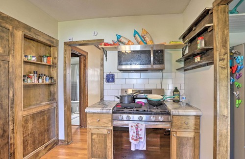 Garfield Heights House | Cleveland Area Home w/Deck < 10 Mi to Dtwn!